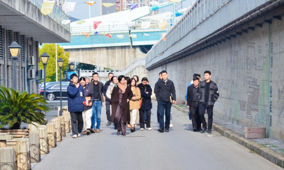 “走進(jìn)園區(qū)，共享未來(lái)”鏡湖區(qū)高層次人才服務(wù)企業(yè)雙向促進(jìn)對(duì)接交流活動(dòng)在園舉辦